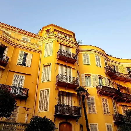 Ancient Italian Palace 니스
